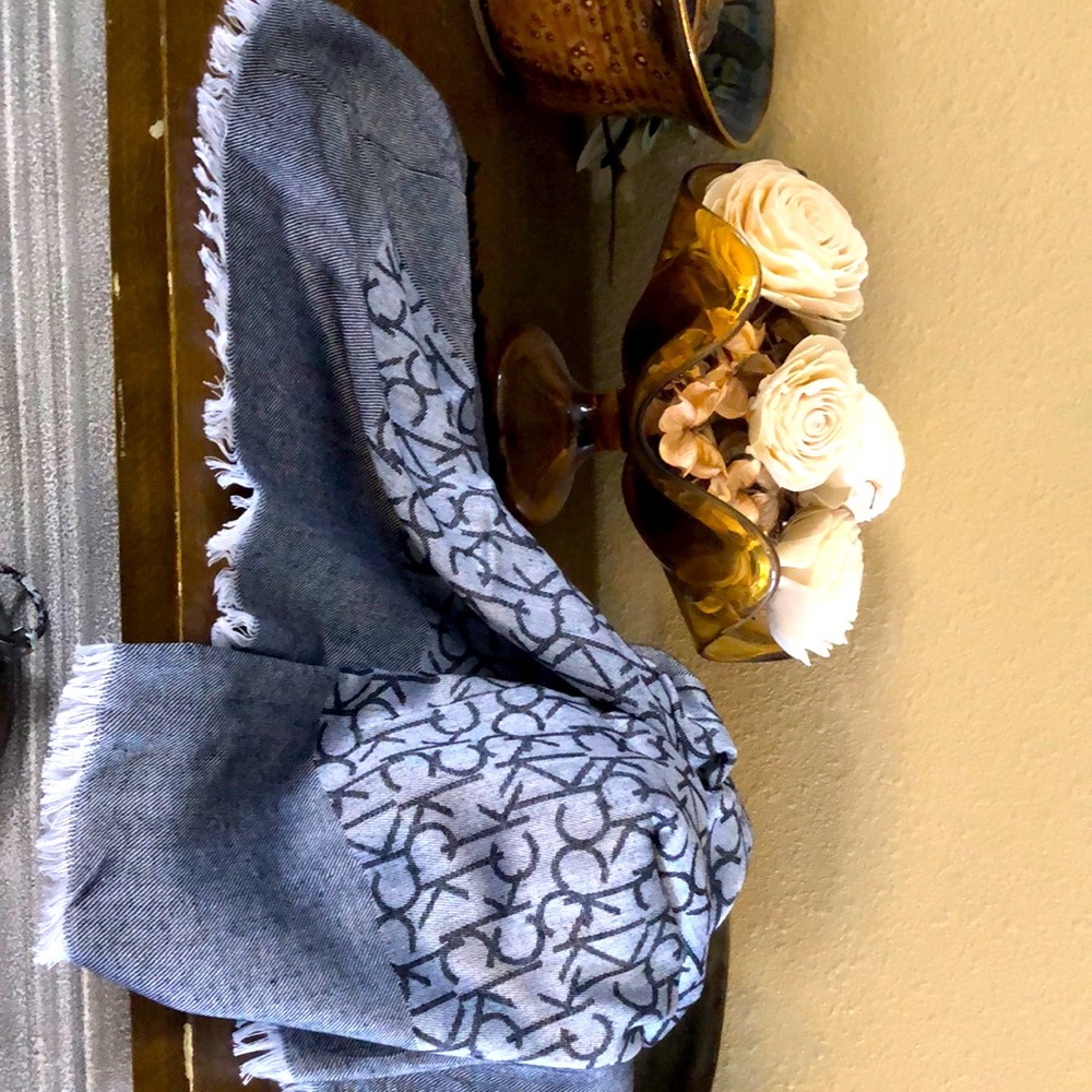 Calvin Klein super soft scarf